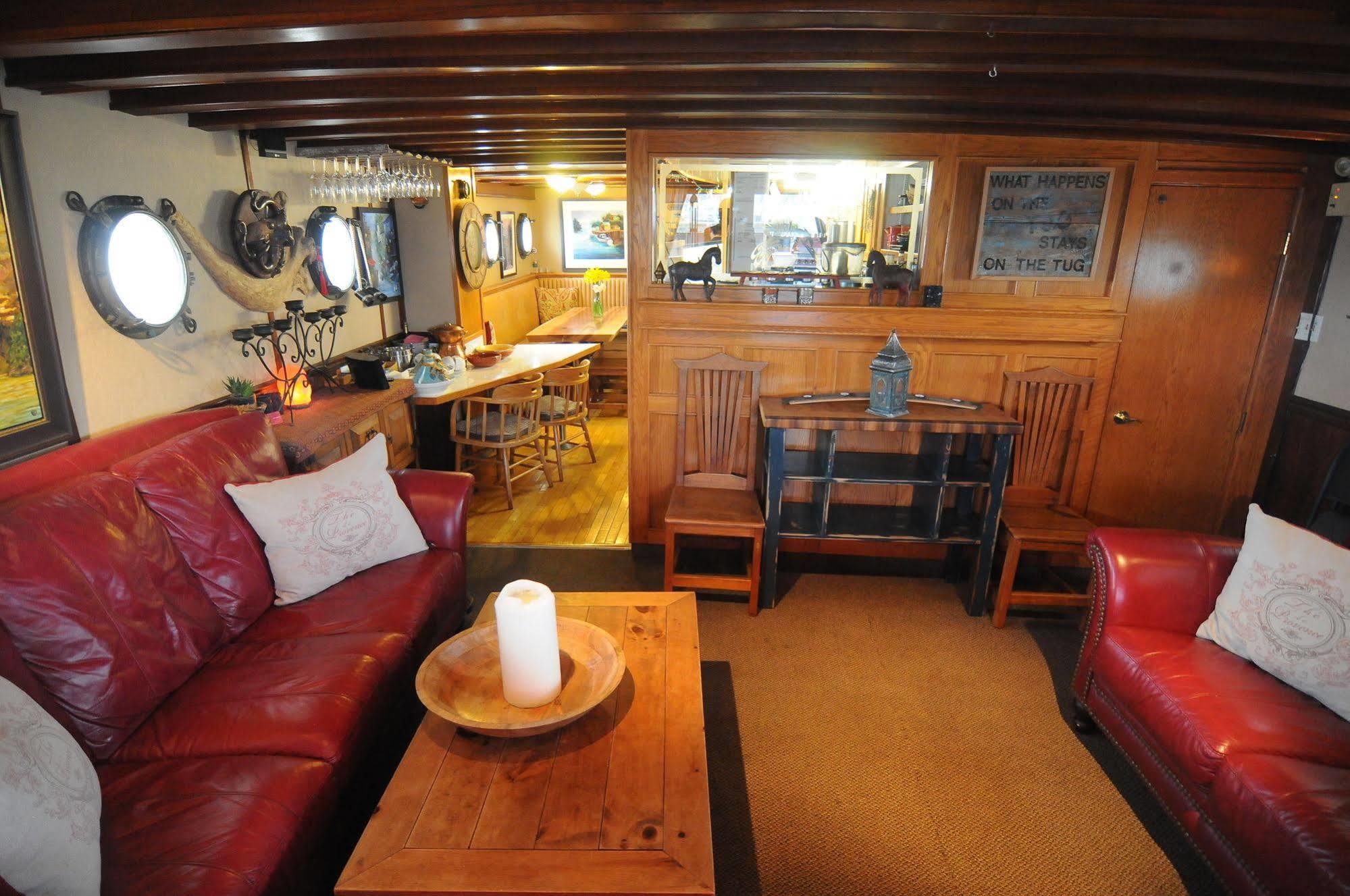 Swept Away Inn Port Alberni Exterior foto