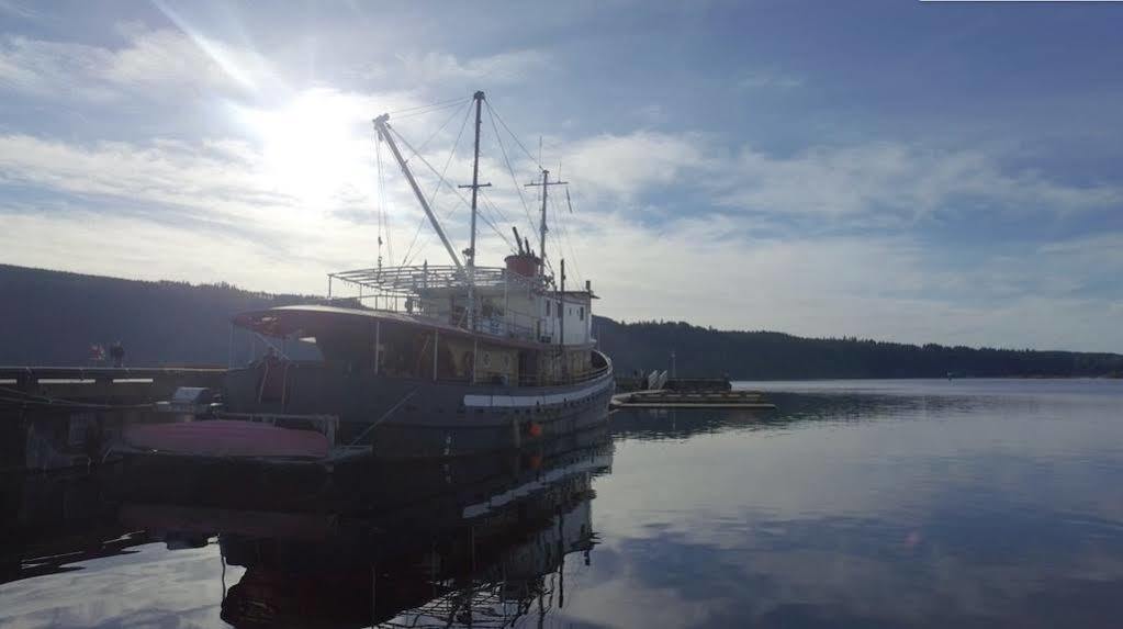 Swept Away Inn Port Alberni Exterior foto